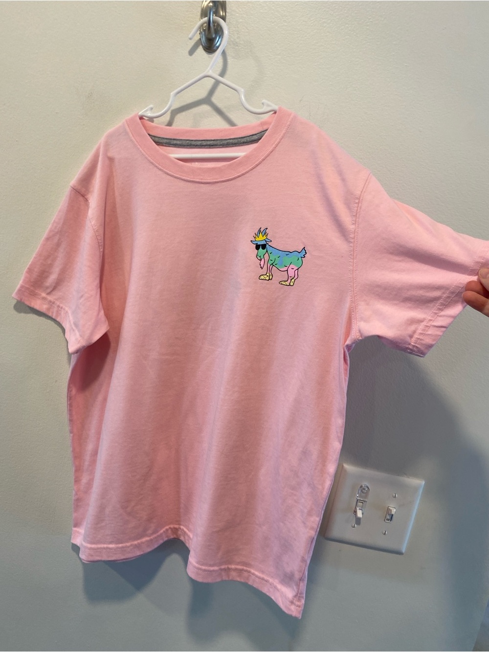GOAT USA graphic tee youth large short sleeve tee shirt pink